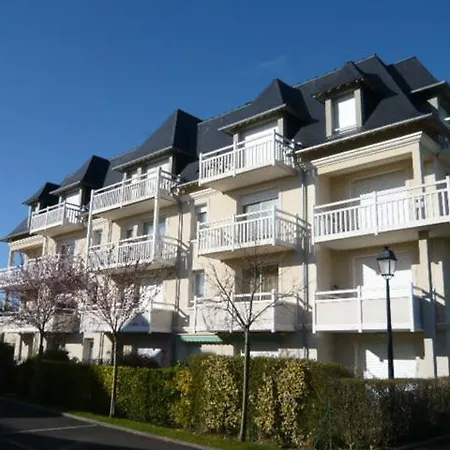 Cabourg - 2 Pieces Avec Balcon Et Parking- Hyper Centre Et Plage Exterior photo
