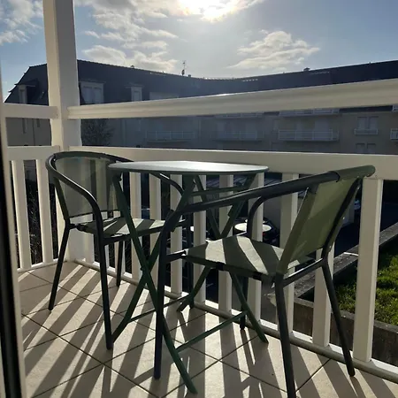 Cabourg - 2 Pieces Avec Balcon Et Parking- Hyper Centre Et Plage Exterior photo