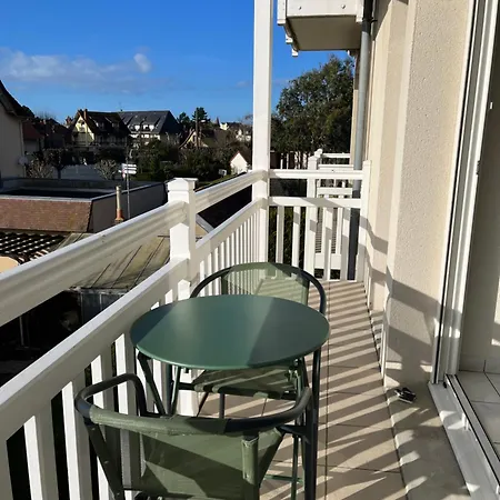 Cabourg - 2 Pieces Avec Balcon Et Parking- Hyper Centre Et Plage Exterior photo