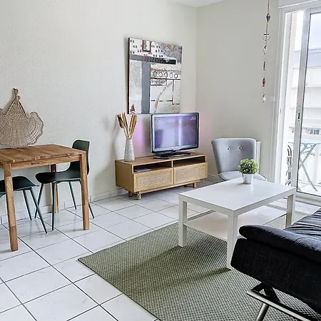Cabourg - 2 Pieces Avec Balcon Et Parking- Hyper Centre Et Plage Exterior photo