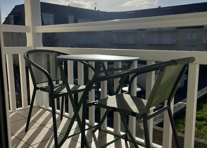 Cabourg - 2 Pieces Avec Balcon Et Parking- Hyper Centre Et Plage