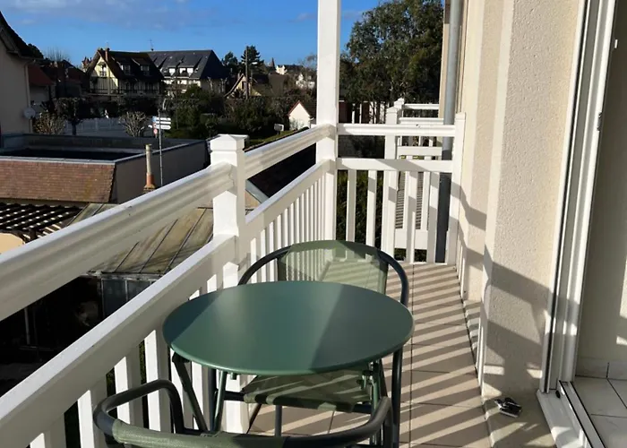 Cabourg - 2 Pieces Avec Balcon Et Parking- Hyper Centre Et Plage