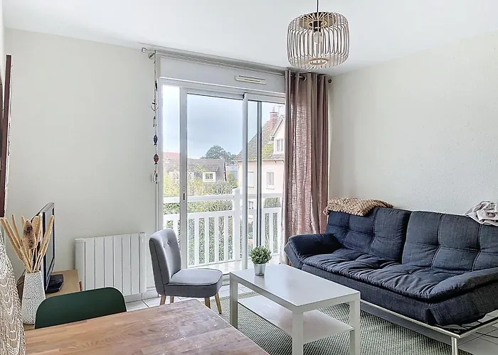 Cabourg - 2 Pieces Avec Balcon Et Parking- Hyper Centre Et Plage