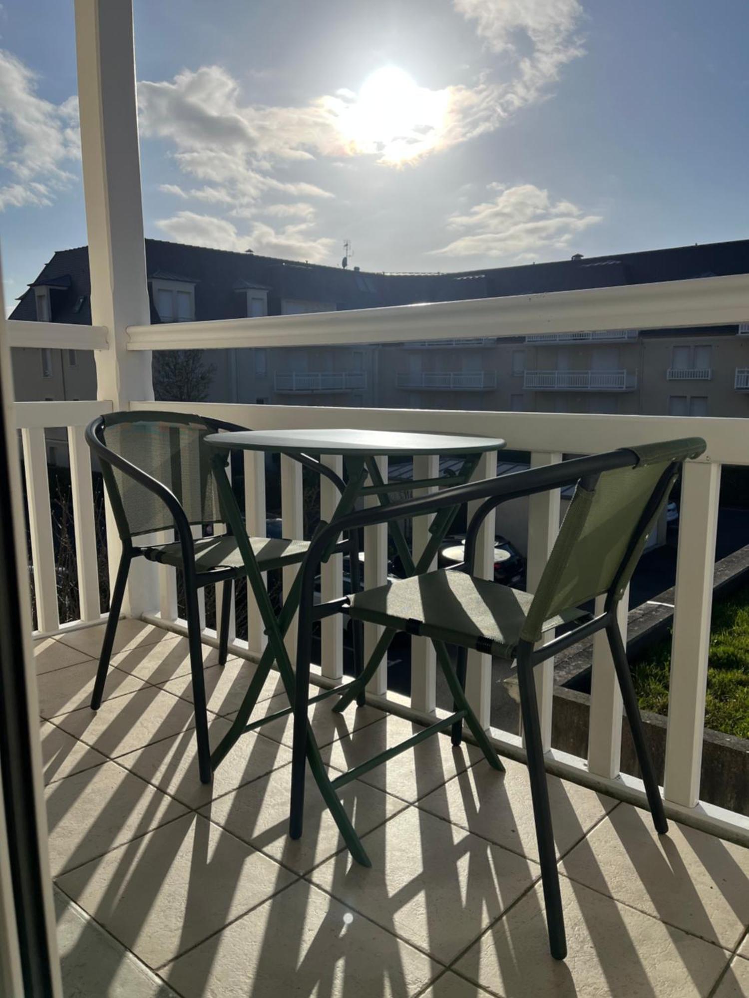 - 2 Pieces Avec Balcon Et Parking- Hyper Centre Et * Cabourg