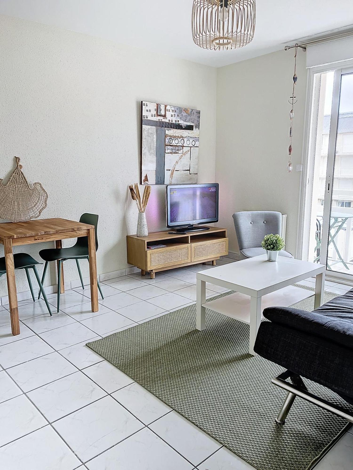 - 2 Pieces Avec Balcon Et Parking- Hyper Centre Et Cabourg
